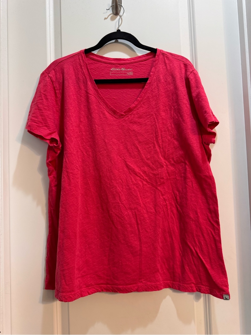 EDDIE BAUER Hot Pink V Neck Short Sleeve Tee 2XL Armpit To Armpit 25” Length 27”